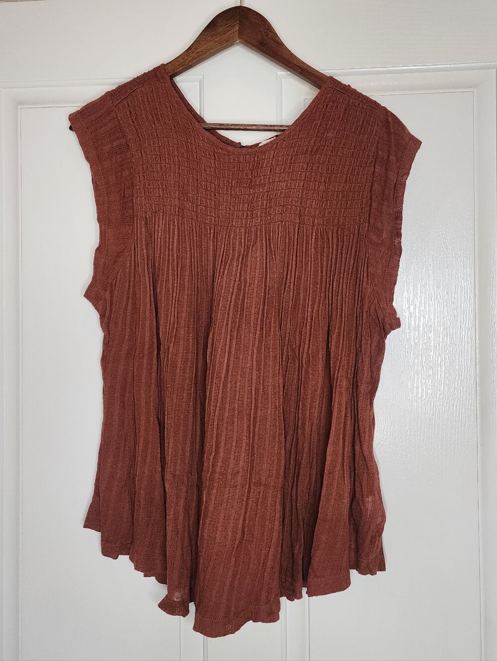 Akemi + Kin Anthropologie Smocked Yoke Crinkle Swing Top Rust Small